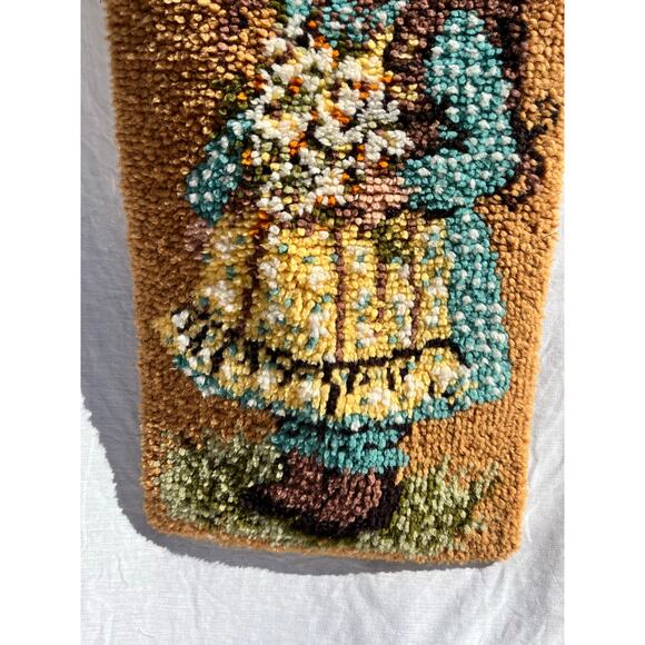 Sun Bonnet Girl with Bouquet Latch Hook Rug 18 x 35 Finished Complete 1970s - Picture 3 of 4